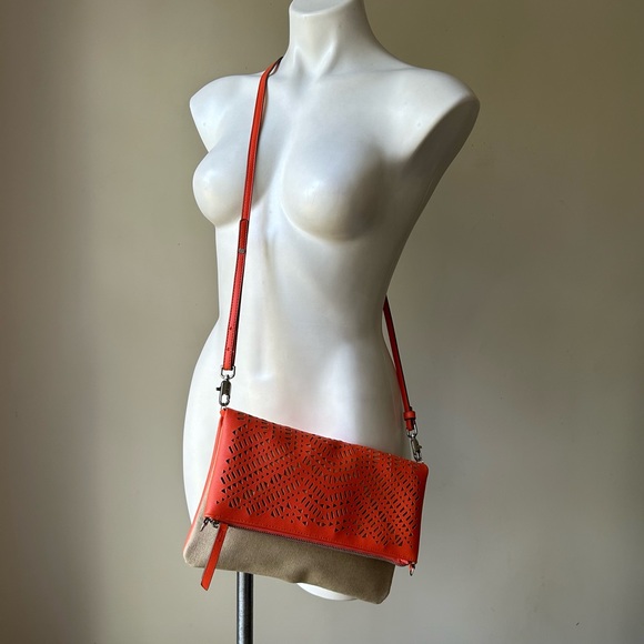 Stella & Dot Waverly Petite Convertible Crossbody Bag Natural Linen/Fresh Orange - Picture 4 of 16